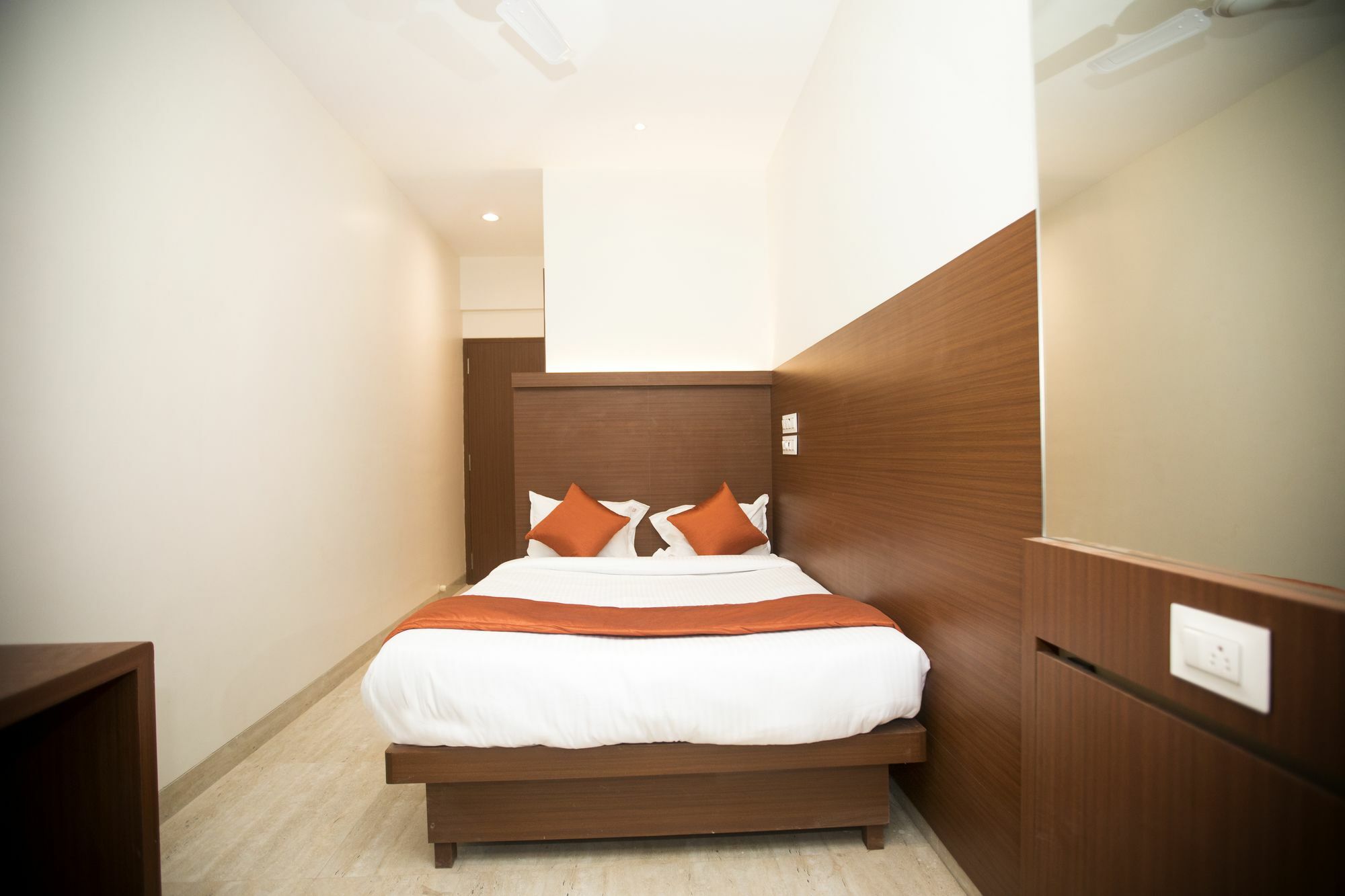 Hotel Spring Inn Βομβάη Εξωτερικό φωτογραφία